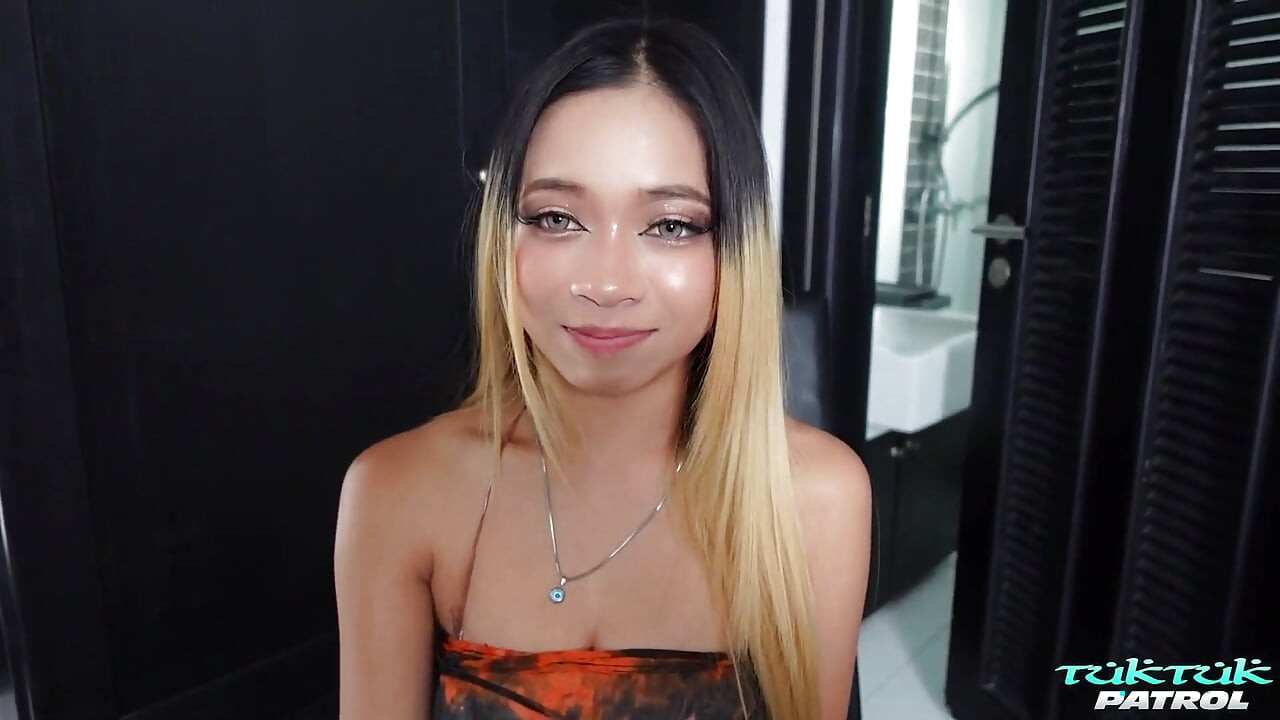 Tuktukpatrol Foreigner POV Fucks Tight Thai Pussy