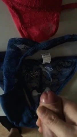 sborrata su slip di mia mamma