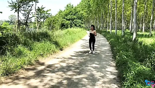 Saya disetubuhi di taman umum oleh seorang pelari dan saya menyemprotkannya!