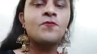 India crossdresser shreya en sari negro 2