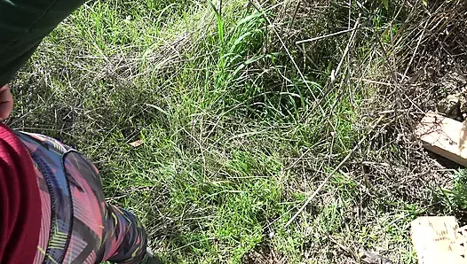 Kirli sürtük evli kadın sapık yabancının kıllı amında mastürbasyon yapıyor
