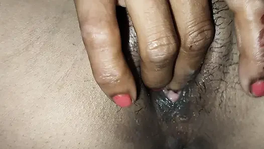 Garam  Desi bhabhi hot pussy fingering video viral