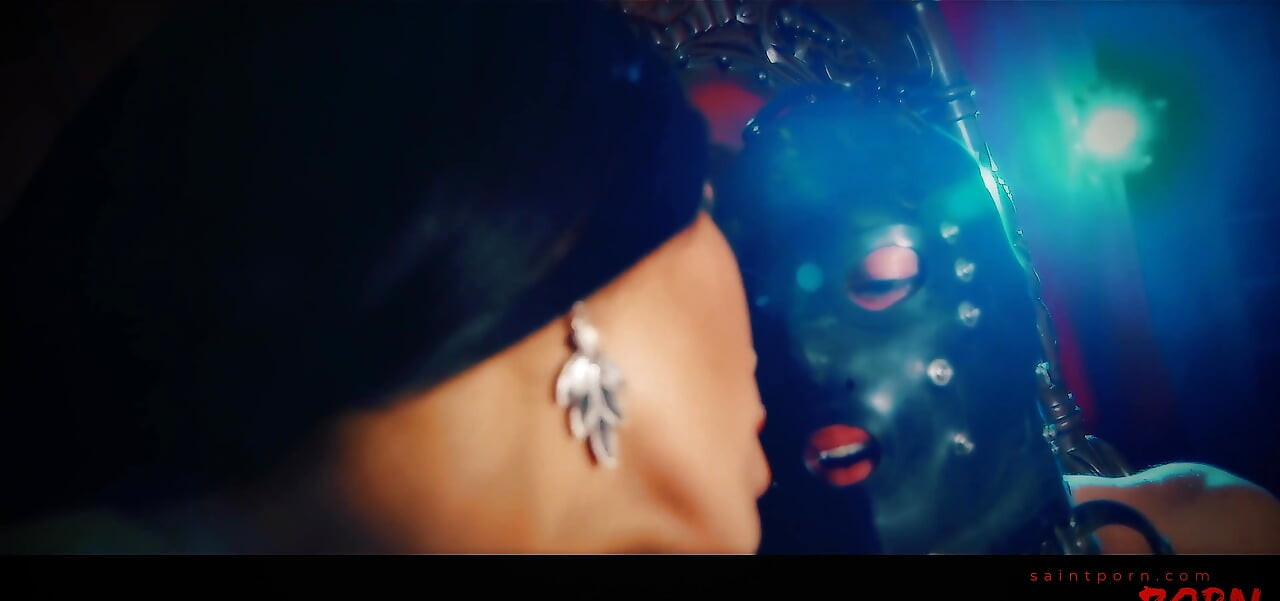 Megan Coxxx'in bir erkek kölesi var