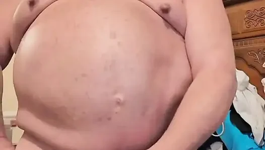 Großer bär bläst eine ladung