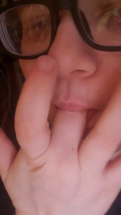 Gf sucking finger like a cock