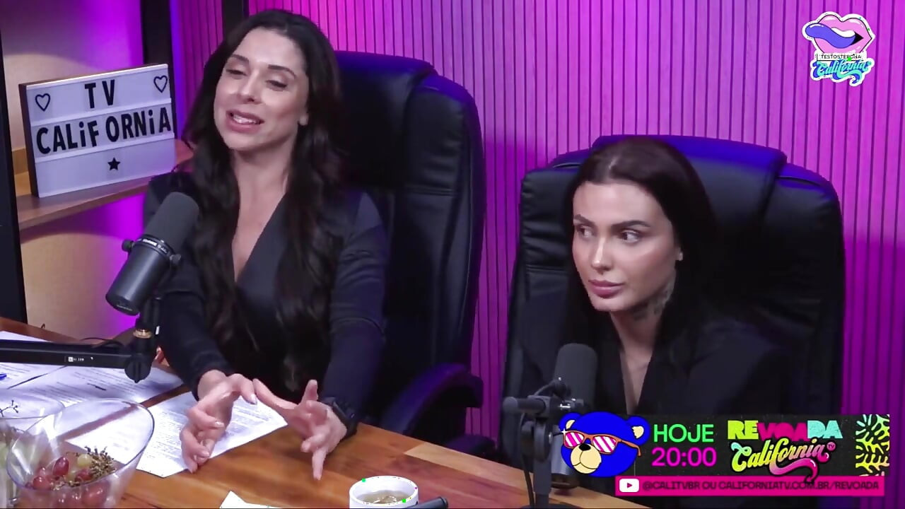 Duas Gatas Em Um Show De Dirty Talk - Bruna Carlos E Luciana Picchi