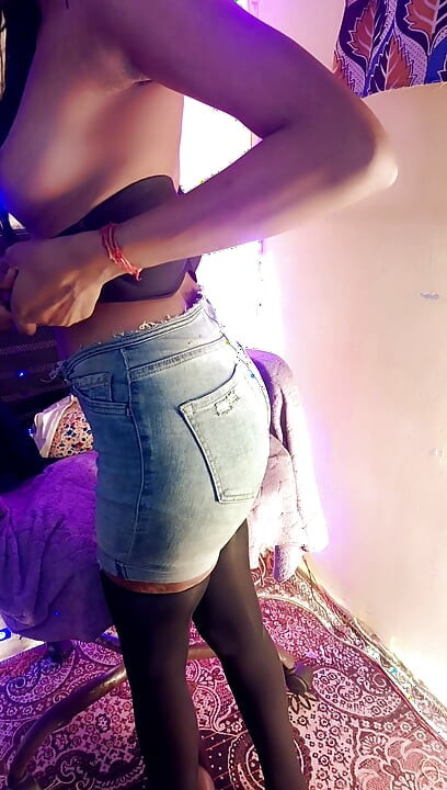 Role play bra presenting show in video call deal