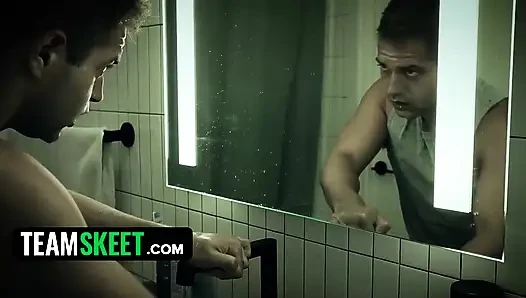 Ведьма Марли накладывает любовные чары на Nicky Rebel и осушает его досуха