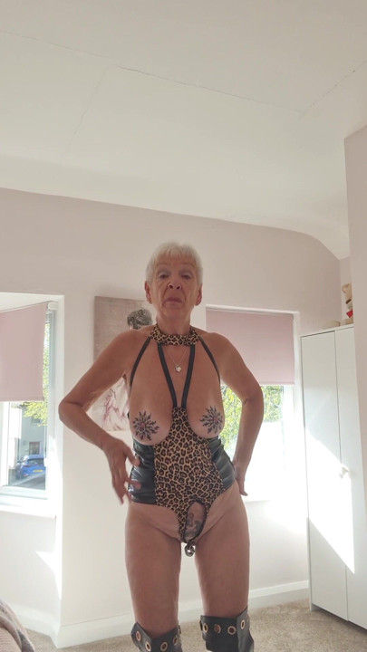 Leopard print outfit