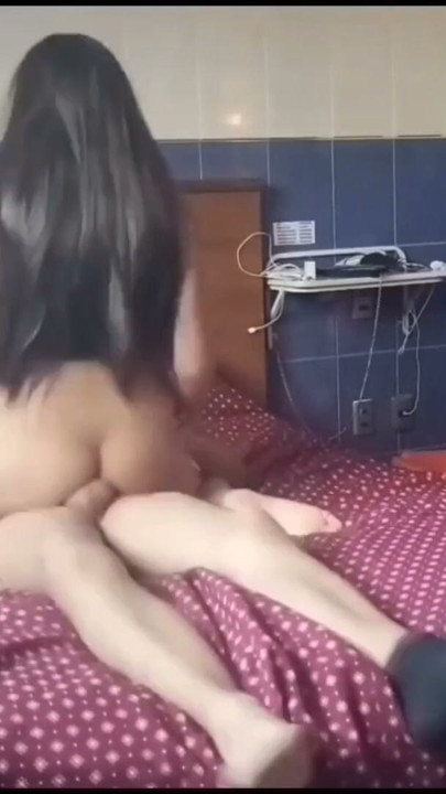 Tôi làm tình với người bạn thân nhất của tôi trong một khách sạn giá rẻ | Đoạn video ngắn 3