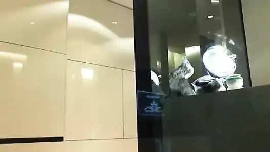 Dea Berlin'de fışkırtma ve duş