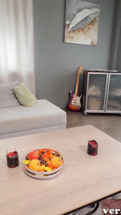 Squirt Queen allemande prise à la gare par l’utilisateur et baisée sans préservatif | Clip 1