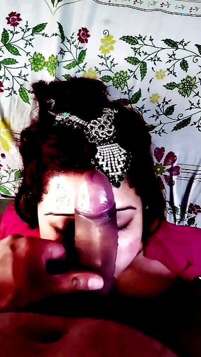 Une Indienne bengalie aux yeux bleus avec son patron de bureau
