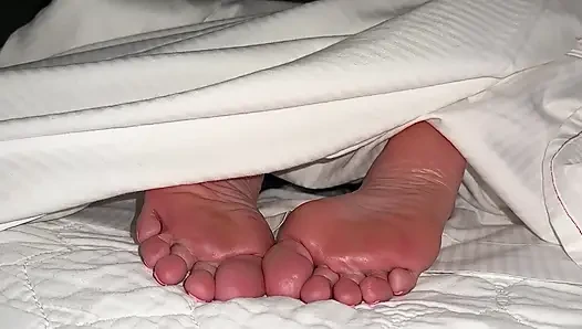 Pov - cewek mesum ini menyelinap keenakan sambil pakai kaki keriput - sepong sambil dipijat sambil menggelitik! (Pratinjau)