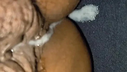 Seksi üvey kız kardeş seks sırasında çok eğlenmek istiyor