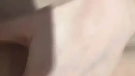 Sıkı amcığımı ovuyorum ve parmaklıyorum