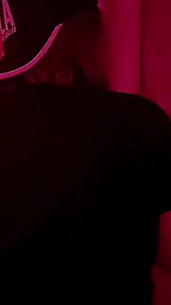 GloryHole in einer disco-toilette, ich lutsche einen fremden | Clip 1