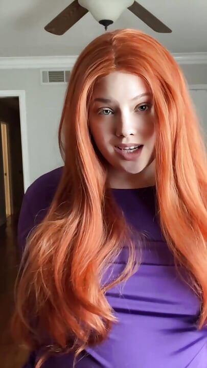 Daphne Fucking Her Pretty Cunt