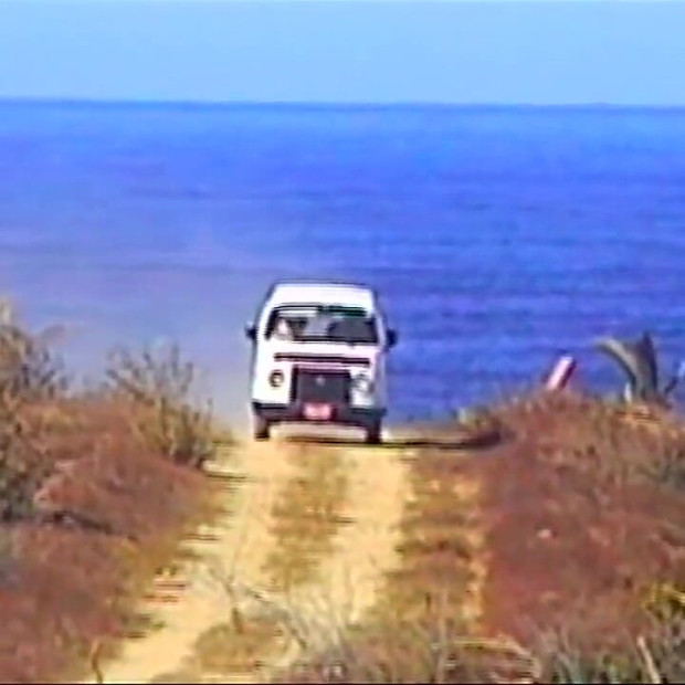 Σέξι ξανθιά γαμιέται σε στάση σκυλάκι