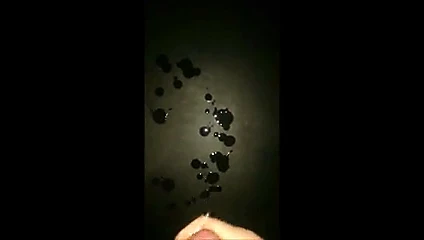 Görmek gerekir !!! ağır çekimde büyük cumshot!