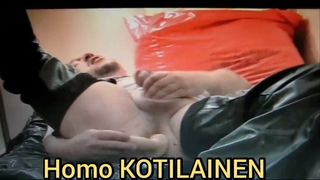 Homo kotilainen은 큰 흑인 자지를 좋아합니다.