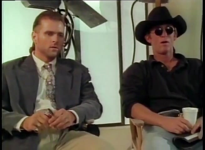 Τρελή ξανθιά με μεγάλα βυζιά πιπώνει μεγάλο πούτσο