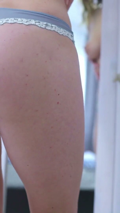 Essayage de culotte et soutien-gorge amateur | Clip 1