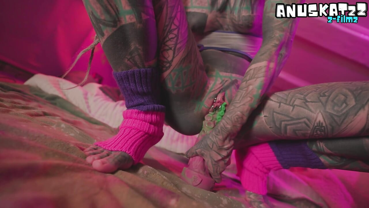 निजी बेडरूम गुदा सवारी और लंड चुसाई टैटू वाले लंड