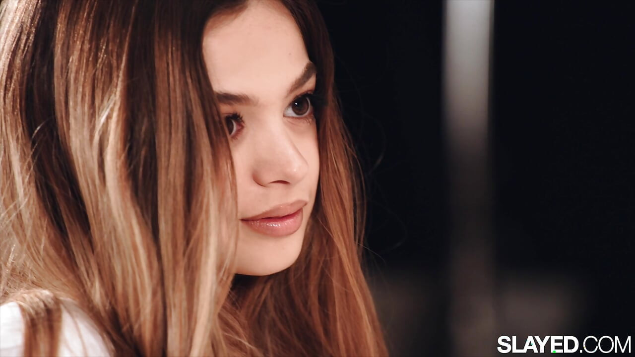 SLAYED Τέλειο μικροκαμωμένο δίδυμο Molly Little και Madi Collins ψαλίδι γαμούν τα υγρά μουνιά τους μέχρι να τελειώσουν