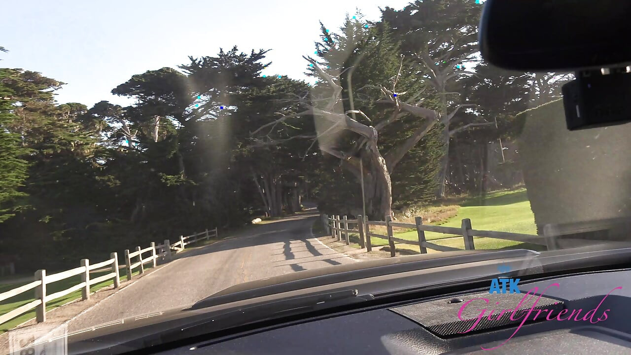 你和Imani繼續遠洋旅行，然後她給你一個完整的手淫，足交和口交，最後以你結束。