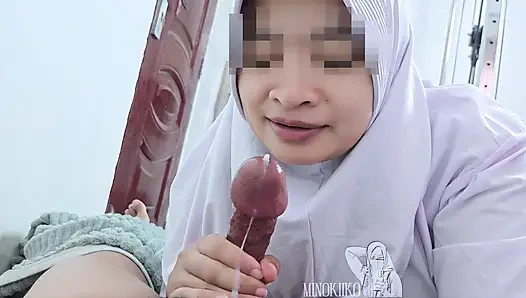 Gadis SMA Berjilbab Kaget Pas Liat Kontol Kakak Tirinya Ngaceng Di Pagi Hari - Minokiiko