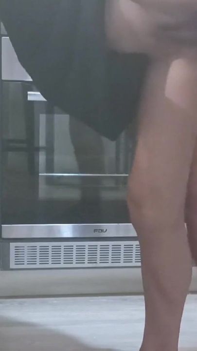 A Mature Latina Likes to Cook and Receive Cock in the Kitchen