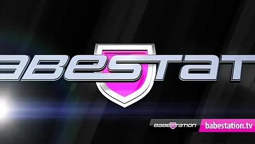 Babestation - çarpıcı orta yaşlı seksi kadın Natalia Forrest vibratörünü sikiyor