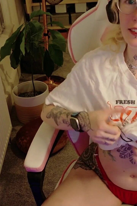 Cute Gamer Girl Loses a Bet and Ends up Moaning - Bet-loss Fantasy