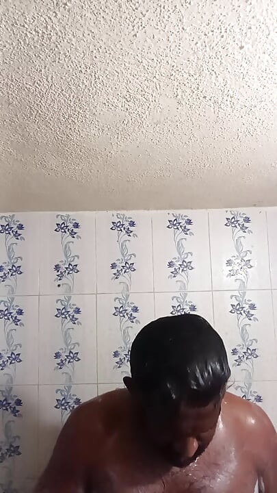 อาบน้ําให้ตัวเอง