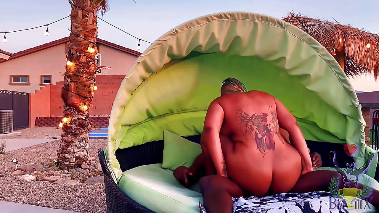 À beira da piscina- Shanice Luv