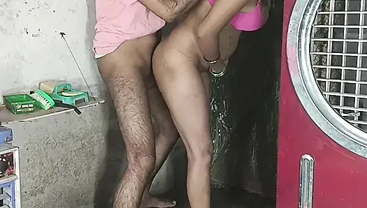 Arsch-muschi ficken, muschi lutschen, brüste lutschen, milch aus der brust lutschen und auf dem schwanz im doggystyle sitzen und direkt auf Hindi-audio liegend