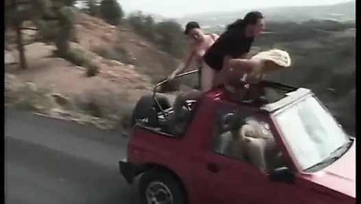 Секс на дороге для зрелых шлюшек, соблазняя член некоторым водителям