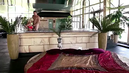 Tante seksi yang lagi jatuh cinta - (film lengkap)