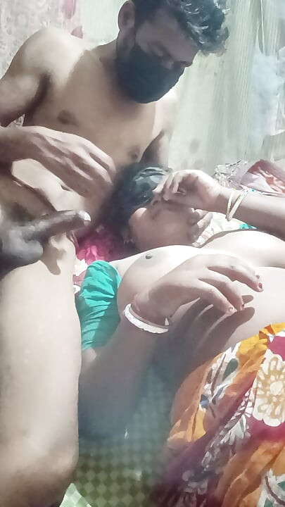 Bhabhi devar ki lund Chus rahi hai