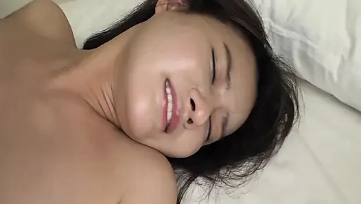 P117G01 Picking up Japanese magazine models on a street corner in Korea! SEX exchange between a neat and clean beautiful body girl and an erotic gap moe!