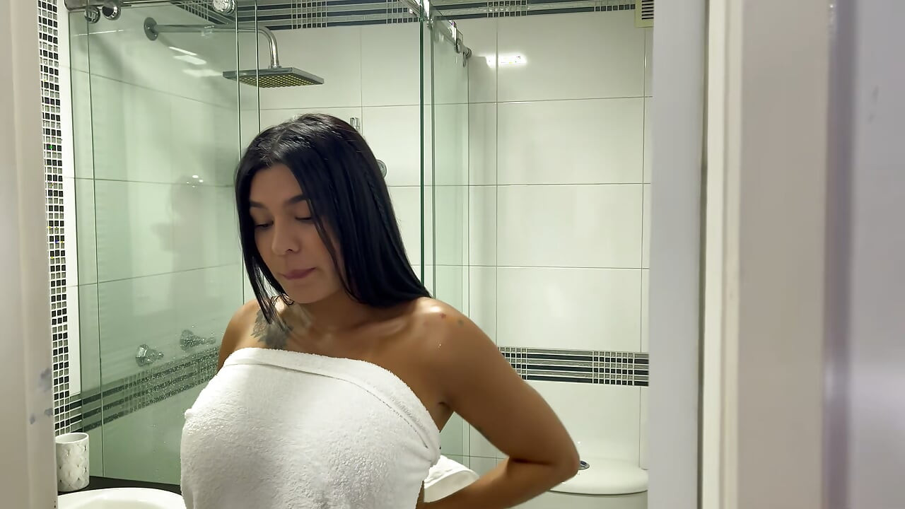 MY NEIGHBOR'S WHORE WANTS ME TO GIVE HER A BATH AND WE END UP FUCKING