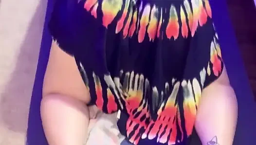 İri güzel kadın boo yoga yapıyor