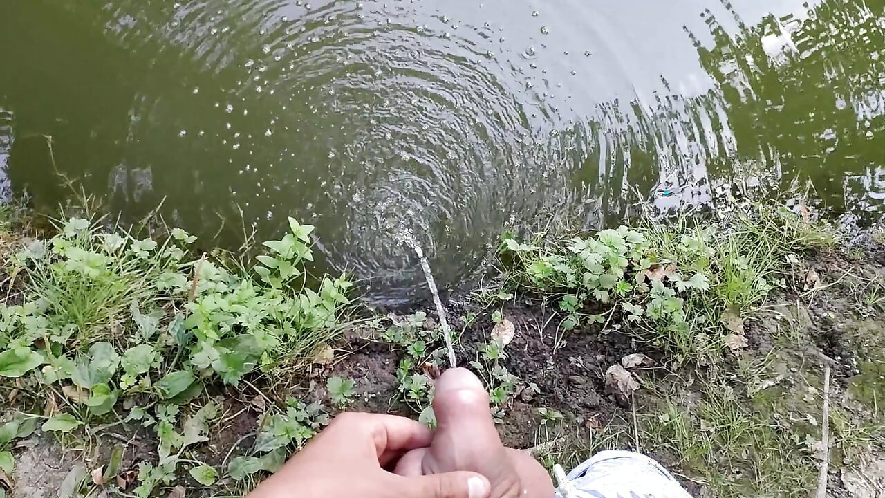 Long Pissing to the Water Makes Water Bubbly