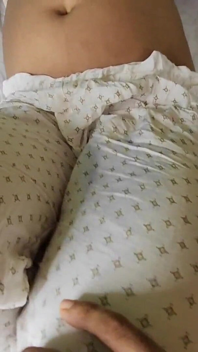 Moment de masturbare de la "Mama vitregă cu țâțe mari și ejaculare în pizdă umedă cu ejaculare în videoclip sexual cu mama vitregă"