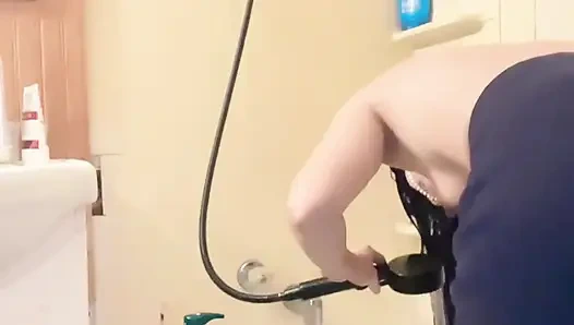 Hana cuci rambut di bak mandi toket kecilnya enak banget