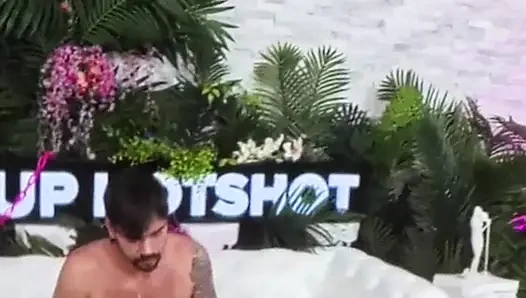 Sasha tatchas muschi wird gefickt und sie duscht!