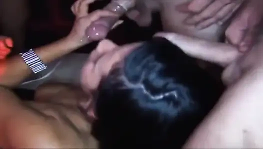 Sesi ngentot tante seksi rambut cokelat dientot habis-habisan sampai menganga lebar