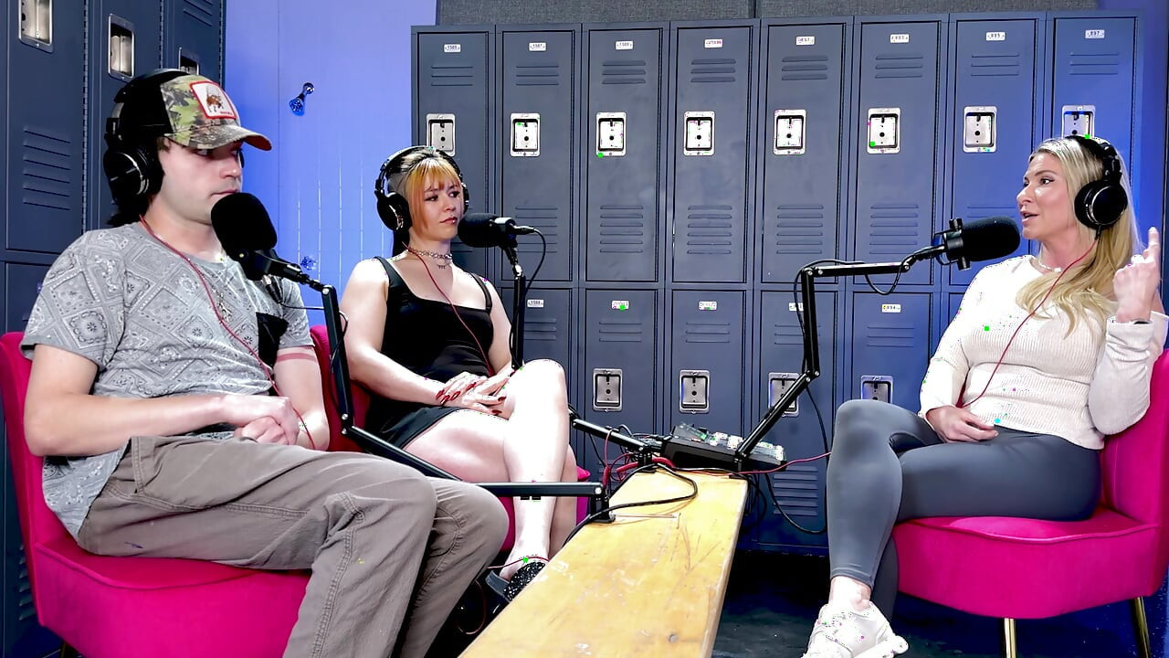 Ariel conversa com Stella Cloud e Buck sobre sua recente partida