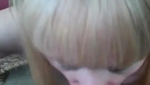 Güneşin altında havuz kenarında oral seks